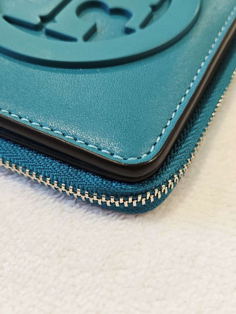 Tory Burch Teal Leather Zip Card Case with Logo Medallion EUC - Picture 3 of 12